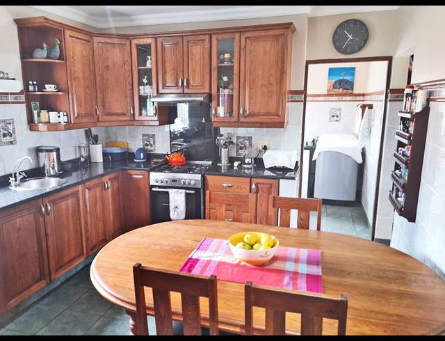 5 BEDROOM HOUSE FOR SALE IN BLUFF